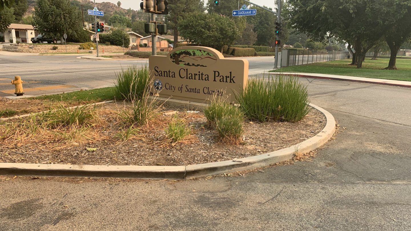 Santa Clarita Park opens public pool