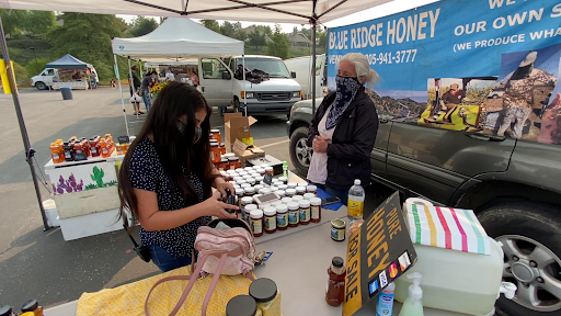 Santa Clarita Farmers Market provides mutual support for people and small businesses