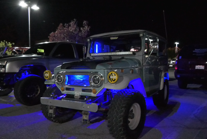 SCV Jeep meet gathers donations for kids