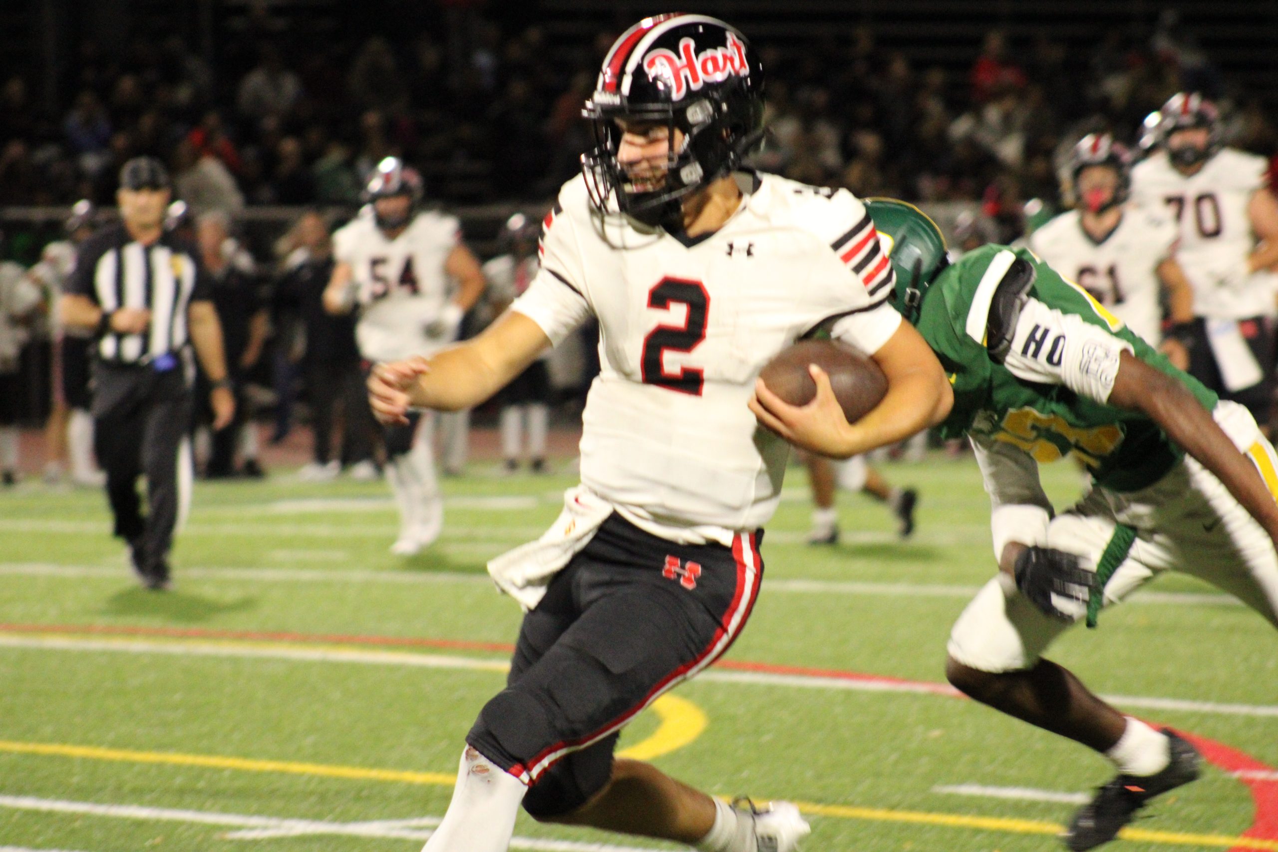 Hart Hawks stay undefeated in league with win over Canyon Cowboys
