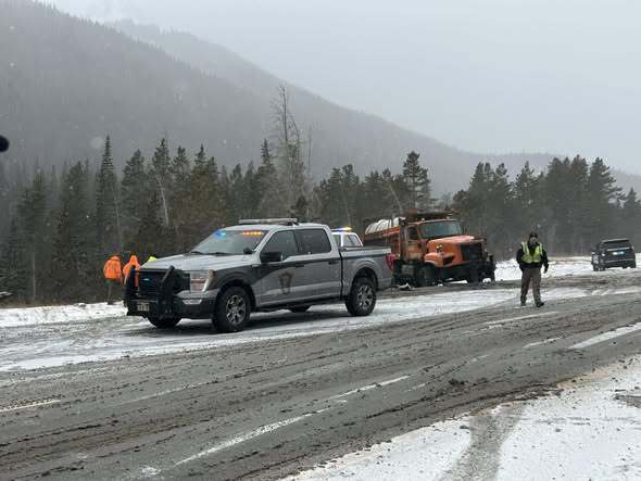 Youth girls’ hockey team from Santa Clarita involved in fatal crash in Colorado
